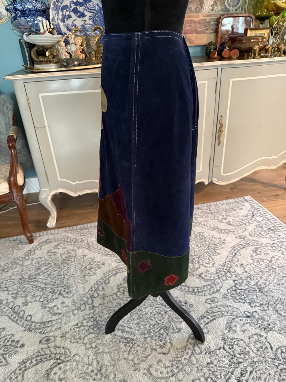 1970’s Bagatelle Suede Cottage Scene Skirt - Picture 5 of 8